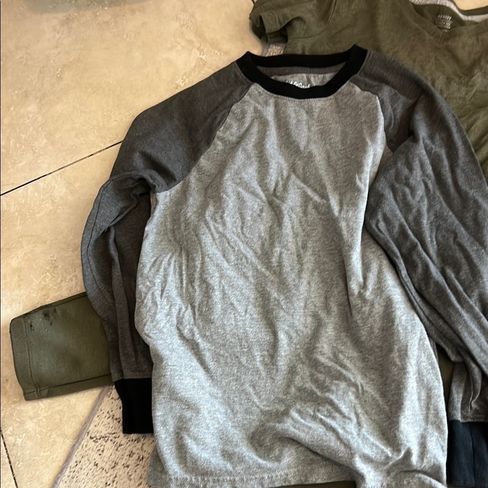 SIZE 8 Set, Jogger Pants and 2 Tees. - Picture 2 of 5